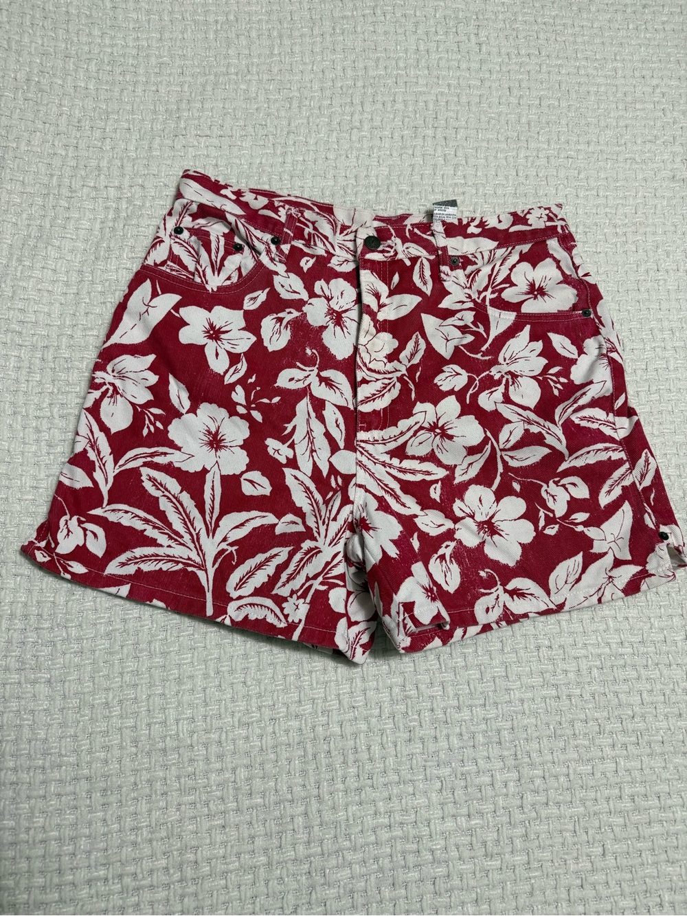 Bill Blass Jeans women’s vintage Hawaiian print shorts, size 12.